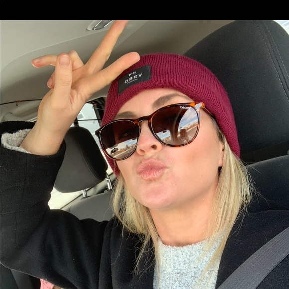 Meet your Posher, Candace - Picture 2 of 3